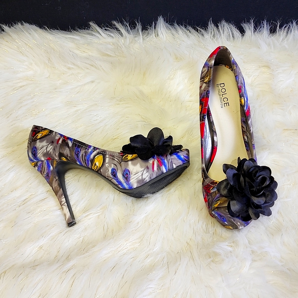 Dolce by MOJO Moxy size 9 floral peep toe flower toe heel